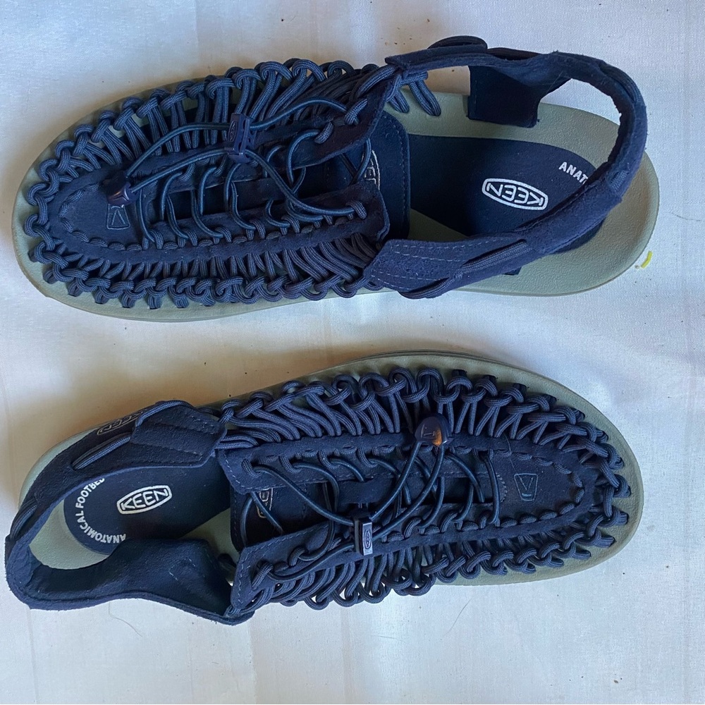 Keen Uneek Mens Sneaker size 10.5